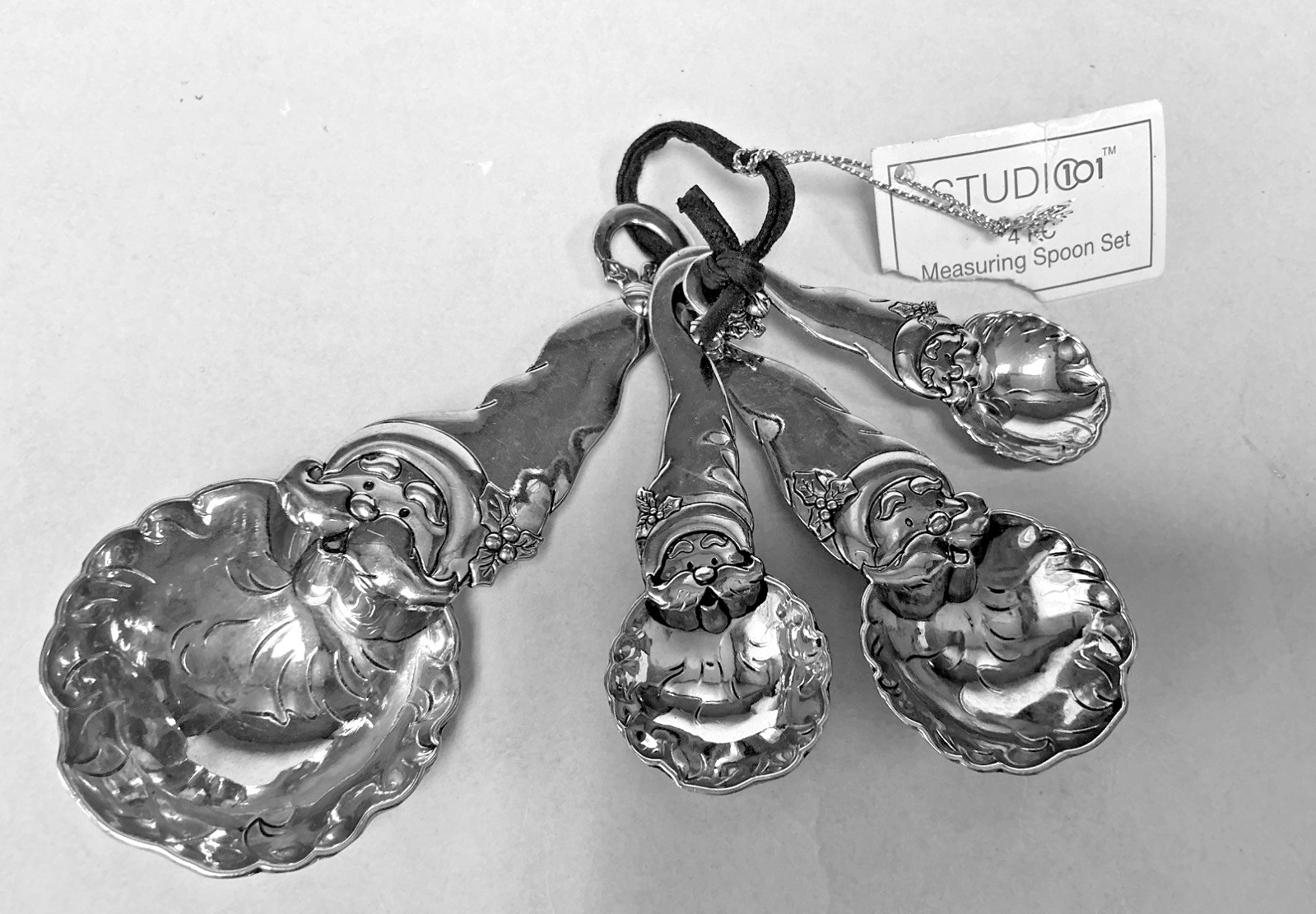 Ganz Studio 101 4 Piece Santa Measuring Spoon Set Silver-tone?