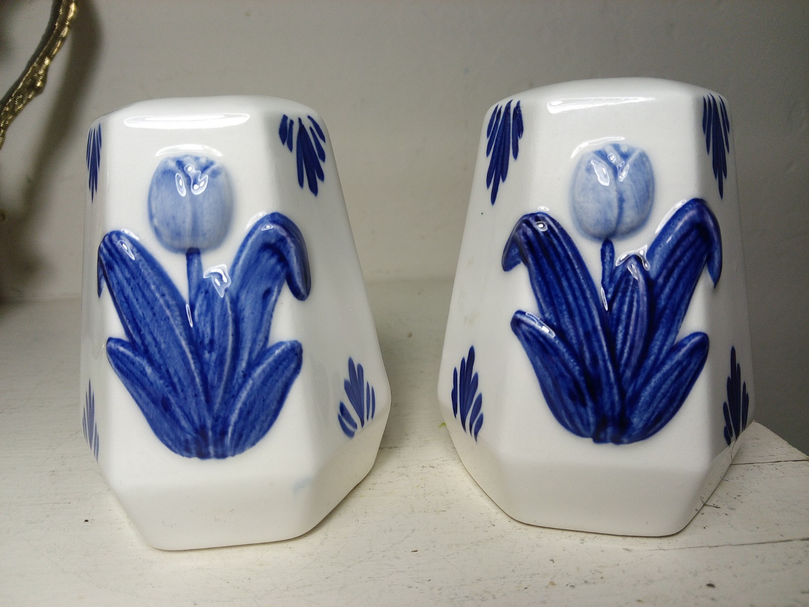 Delft Ceramic Blue White Tulip Salt Pepper Shakers Vintage 2.75″ Tall