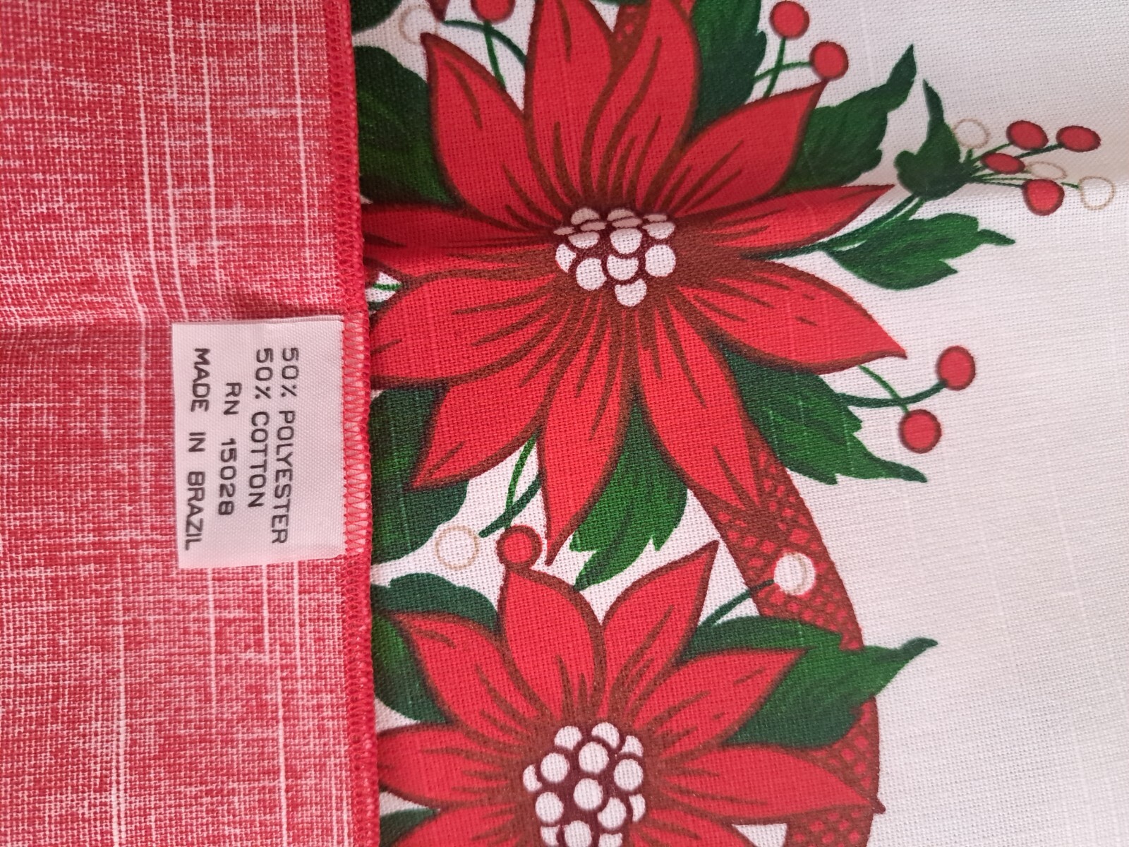 Christmas Tablecloth Poinsettia Garland Approx. 62″x 106″ Polyester Cotton Blend