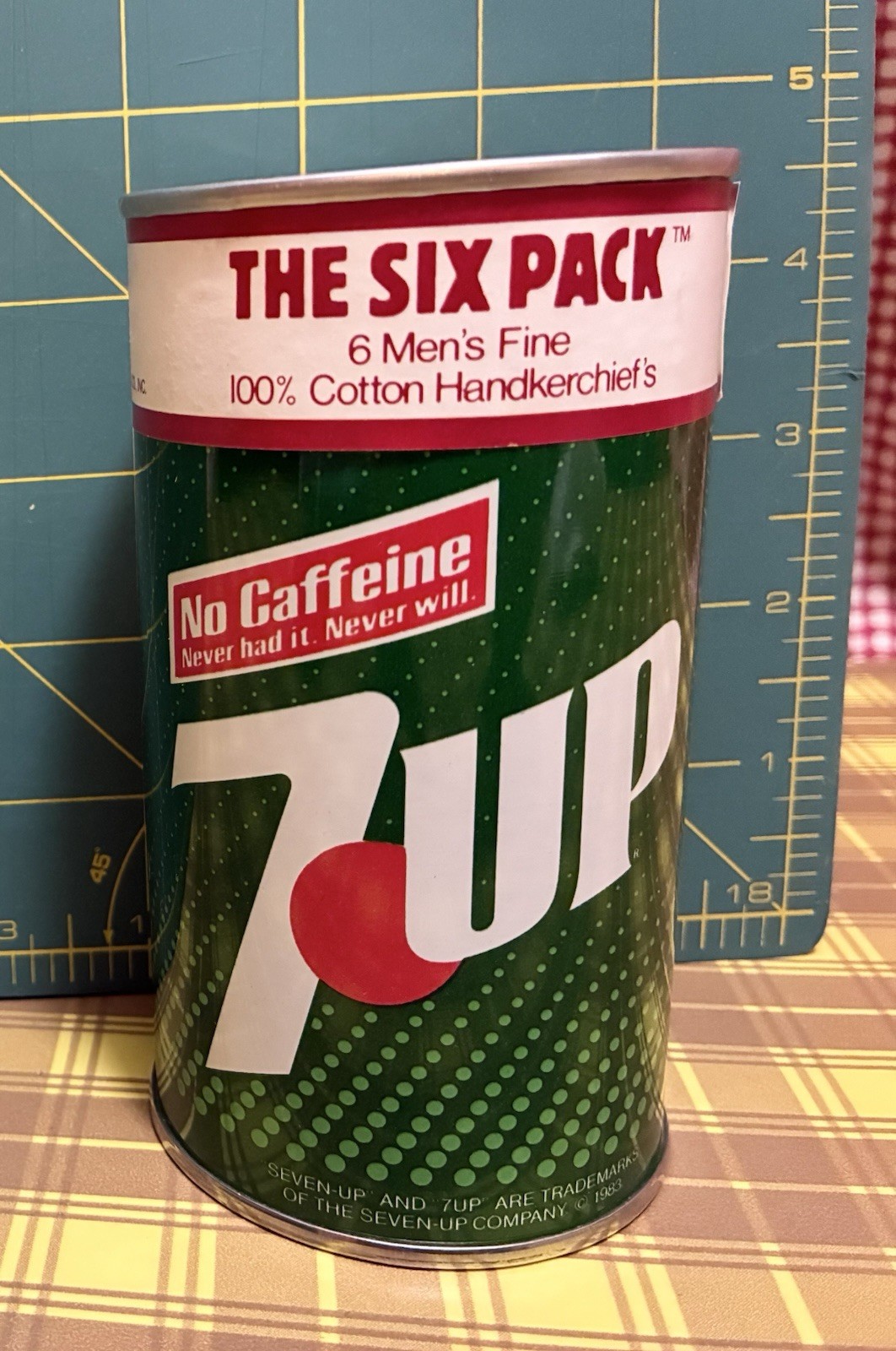 7up Soda Pop Novelty Can Of 6 Handkerchiefs Vintage 1980’s Sears Store Exclusive