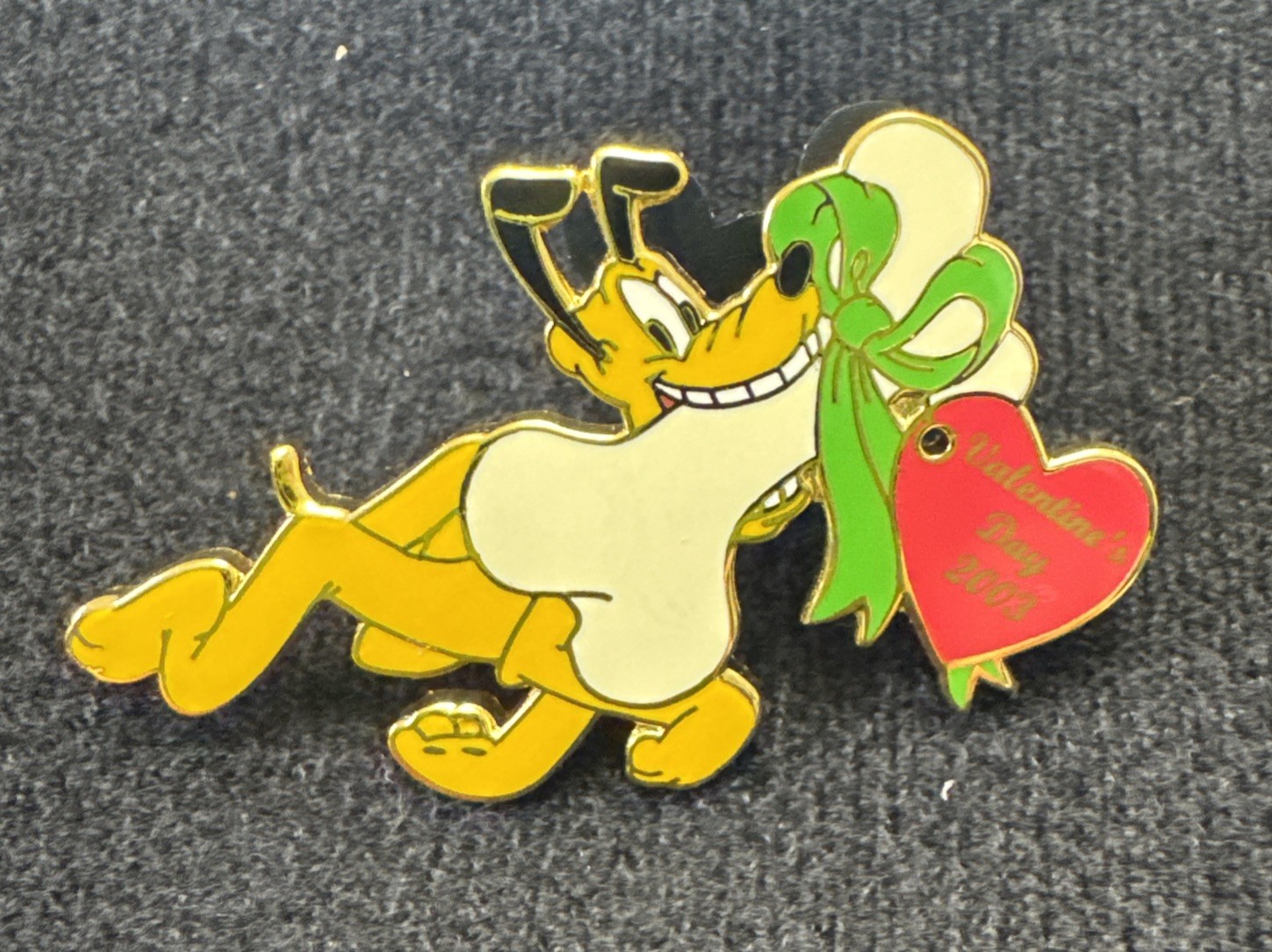 Disney WDW Valentine’s Day 2003 Pluto Bone Heart LE 1500 Pin