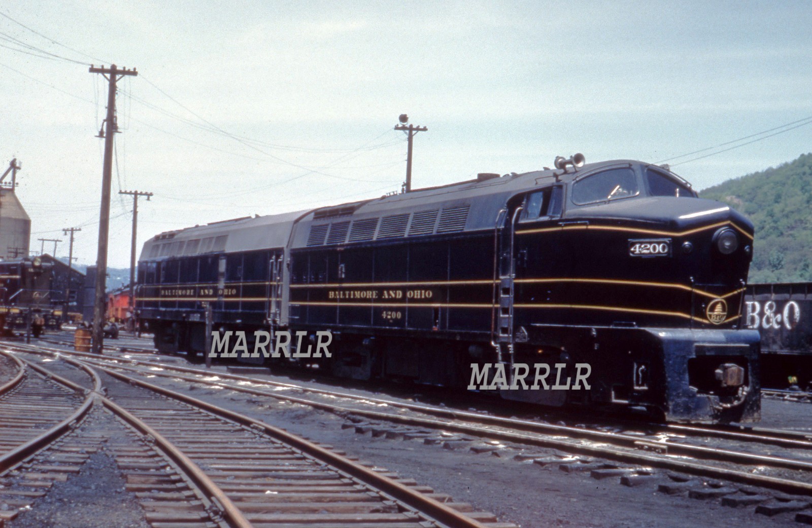 RR Photo-BALTIMORE & OHIO B&O 4200 RF16A With B Unit On Siding