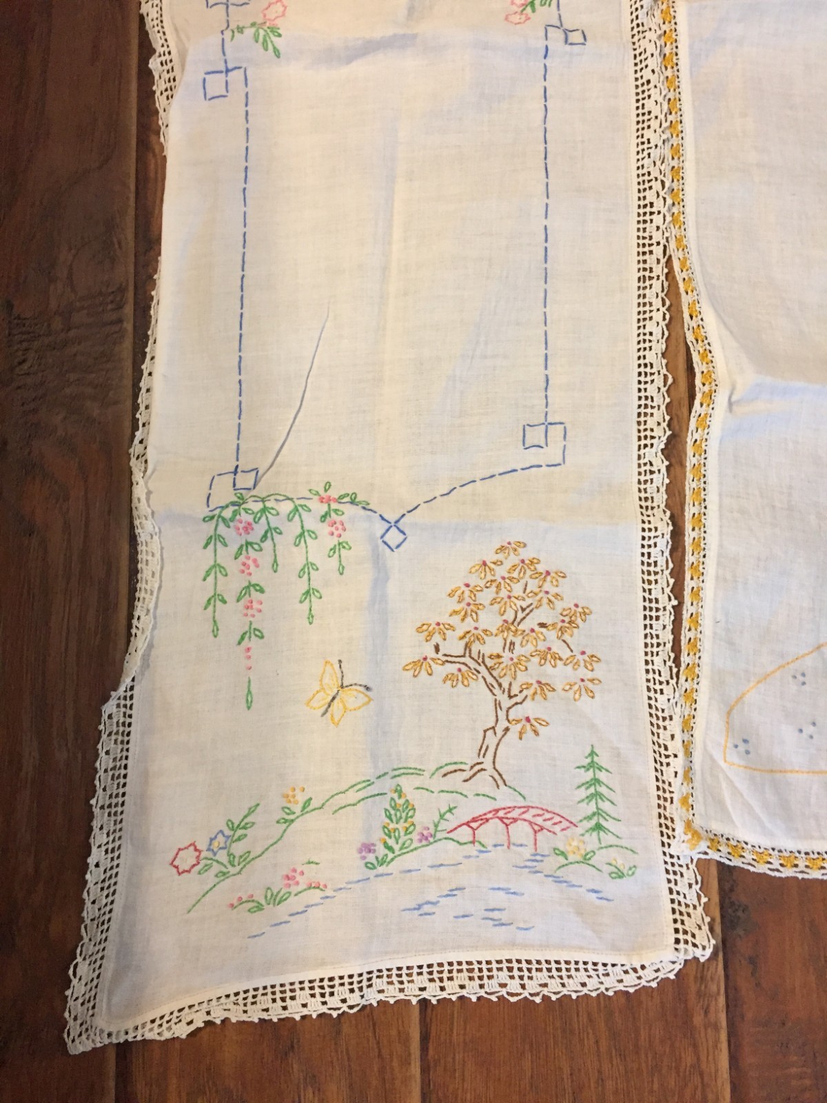 4 Vtg Table Runner Linens,Lace Edge,Embroidered Floral Design,Small Pillow Cover