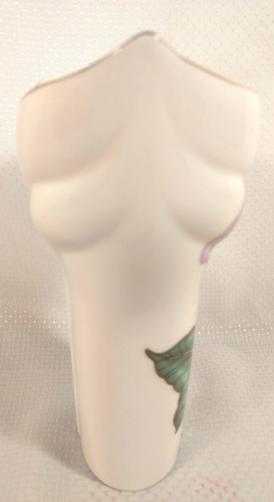 Royal Crown Porcelain 7″ Tall 3.5″ Diameter W/ Top 2.5″ Lily Vase Base Gold Gilt