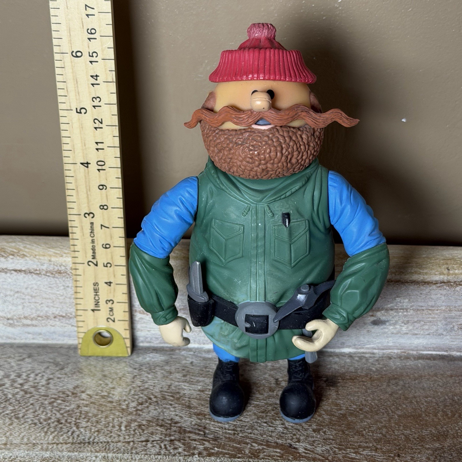 YUKON CORNELIUS; TOOLS Large 7″ Plastic Figure Toy Rudolph PLAYING MANTIS #2