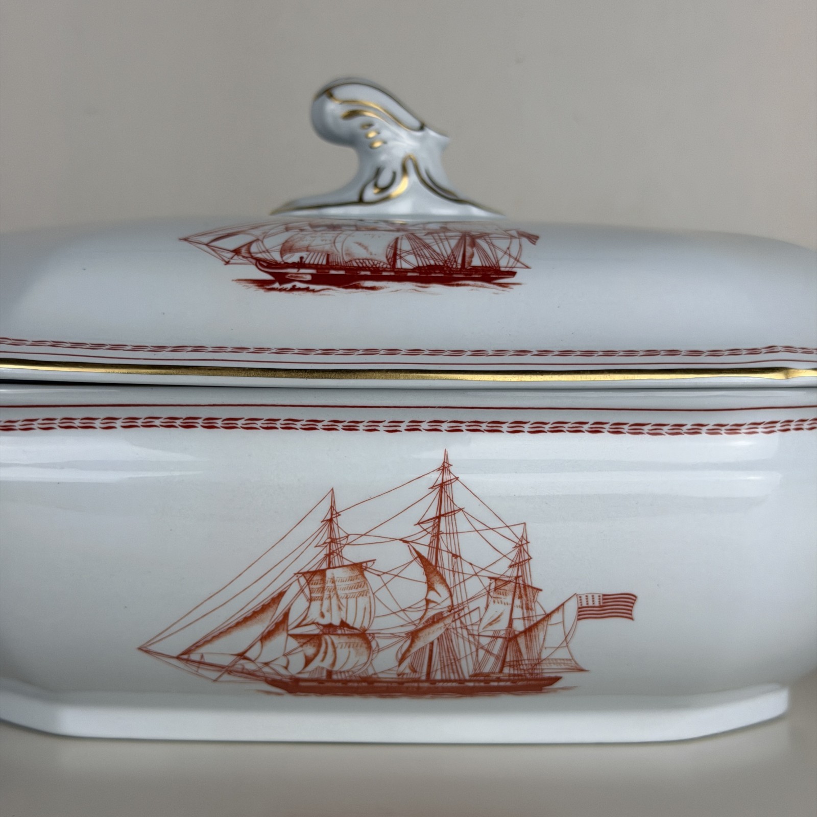 SPODE Copeland Red Gold Trim Ship TRADE WINDS 11 1/8″ Covered Vegetable Tureen