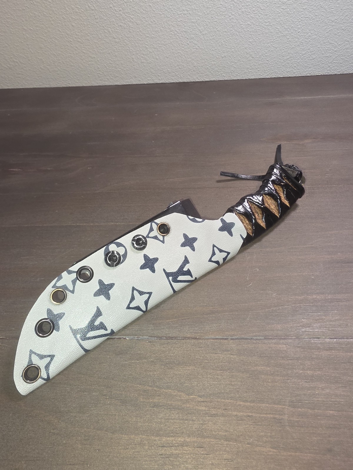 Custom 5.25″ 440C Stainless Steel Heat/Cryo Treated Knife w/Louis Vuitton Sheath