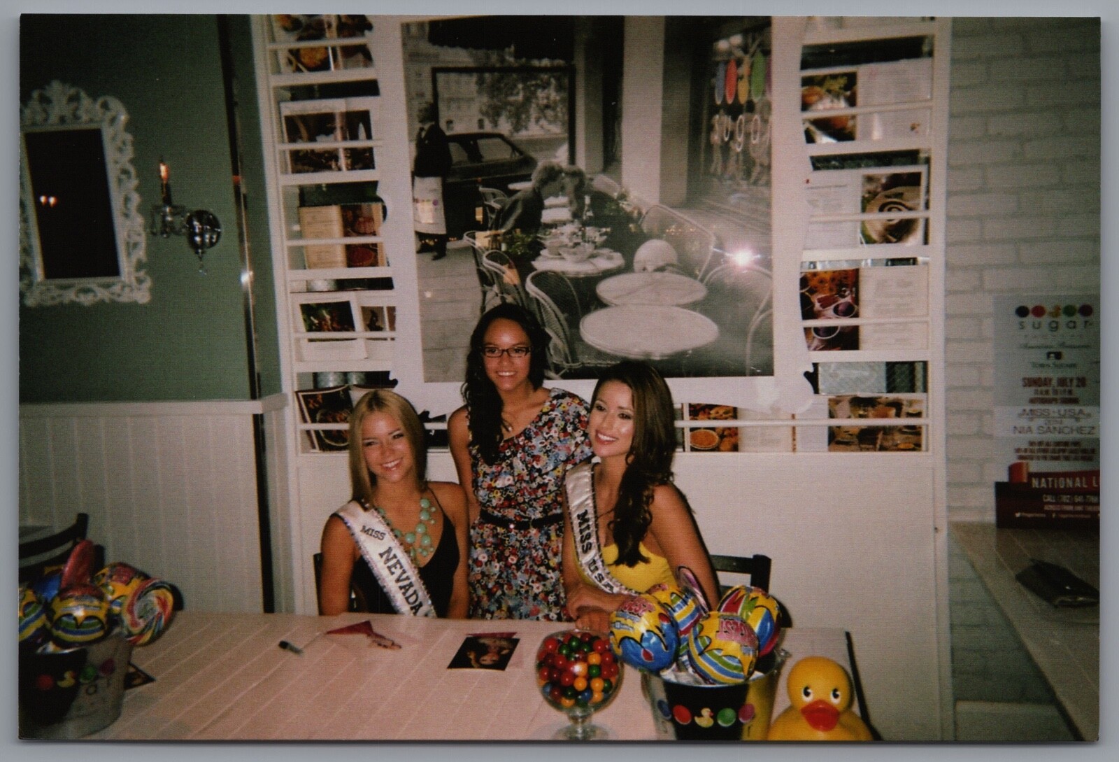 8L Photo 2 Beautiful Woman Pageant Winners Their Friend Beauty Queen Appearance
