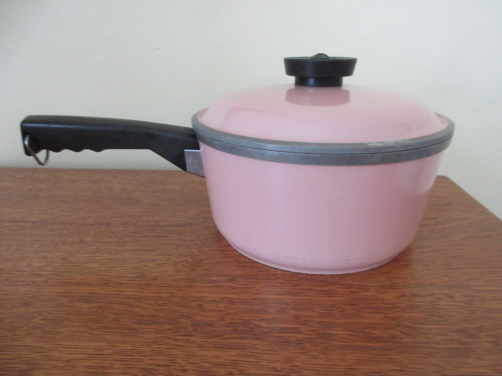 Vintage Pink Club Saucepan With Lid – 1-1/2 Quarts