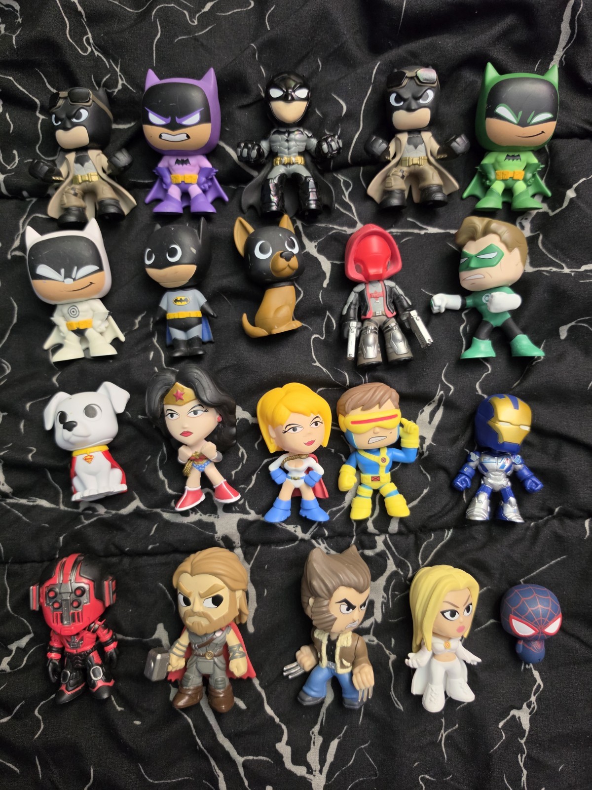 20 DC Marvel Superhero Plastic Mini Figures Mixed Lot Batman Iron Man & More