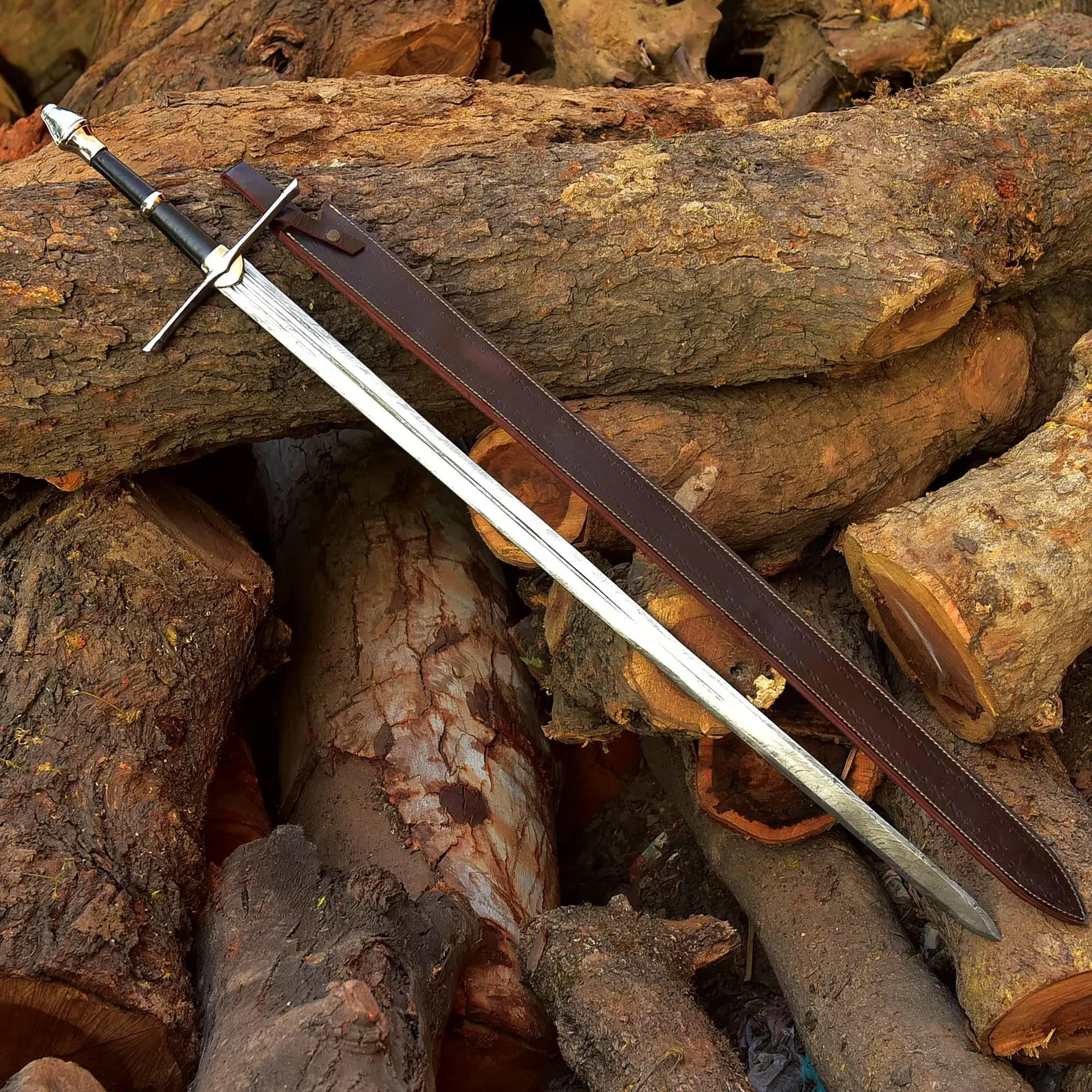 Hand-Forged Medieval Longsword, Damascus Steel Knight Sword with Leather Grip