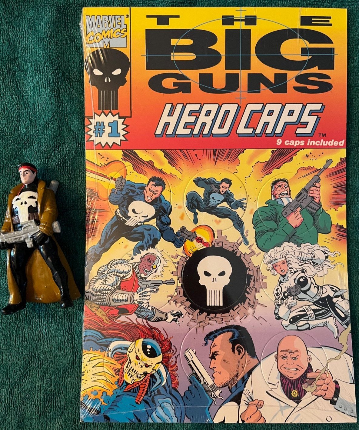 Marvel Comics Big Guns Hero Caps & DC Comic Plastic Punisher Figurine