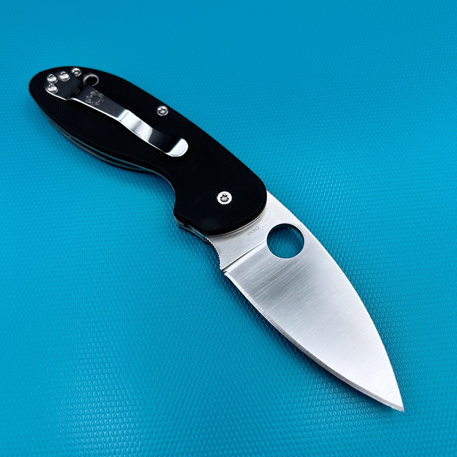 Spyderco Efficient C216GP – Plain Edge Linerlock – G10 scales – 8Cr13MoV steel
