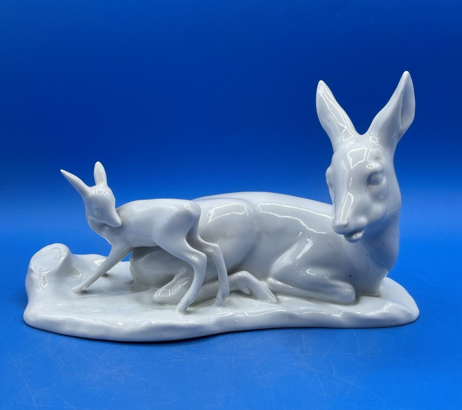 HEUBACH BROS. GERMANY PORCELAIN BLANC DE CHINE FIGURINE OF A DEER AND FAWN