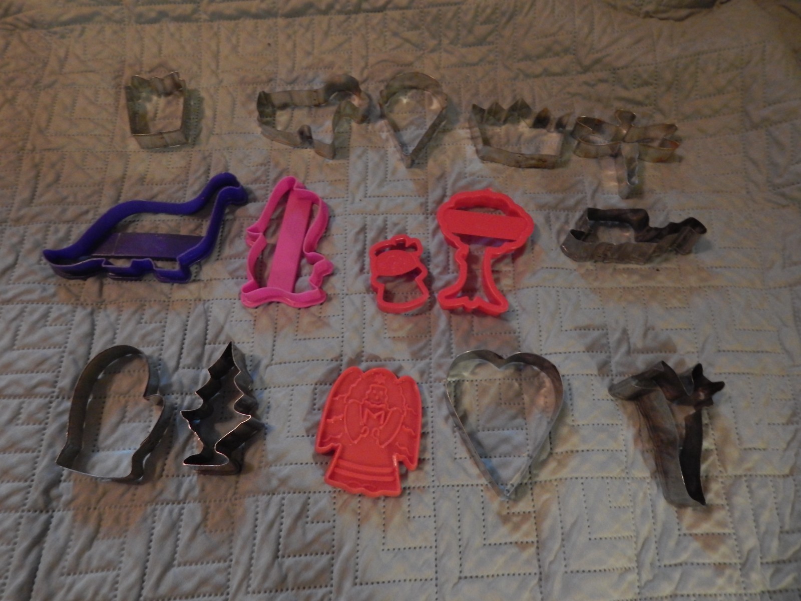 Lot of 15 PLASTIC & Metal Cookie Cutters – Mixed Vintage & Modern –