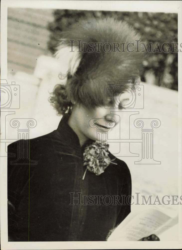 1938 Press Photo Velour Skull Cap Trimmed with Silver Fox, Worn by Model, Paris
