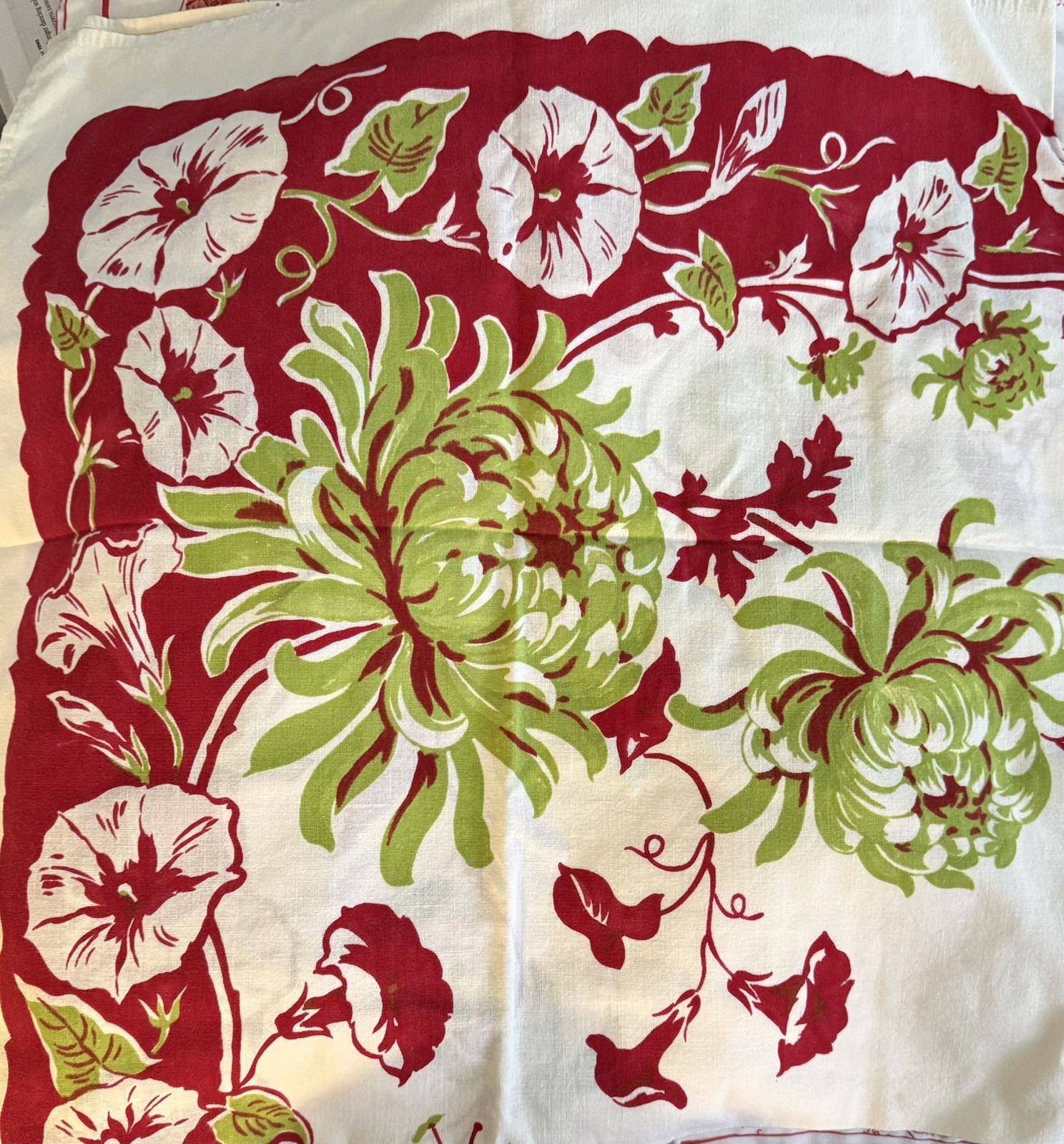 VINTAGE FLORAL 1940s-1950s COTTON TABLECLOTH 40” SQUARE