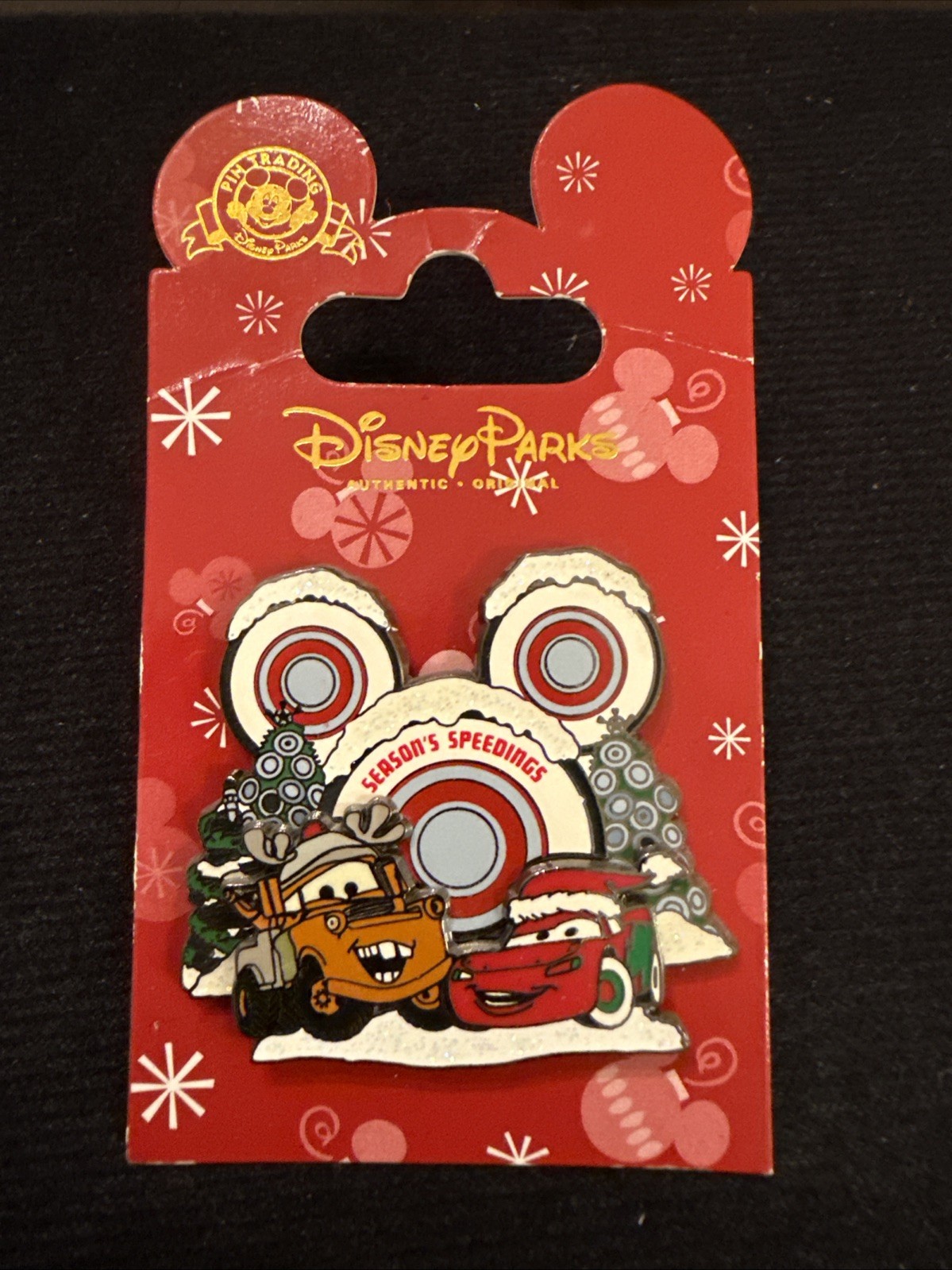 Disney Pin – Pixar Cars Seasons Speedings Lightning McQueen Tow Mater Holiday