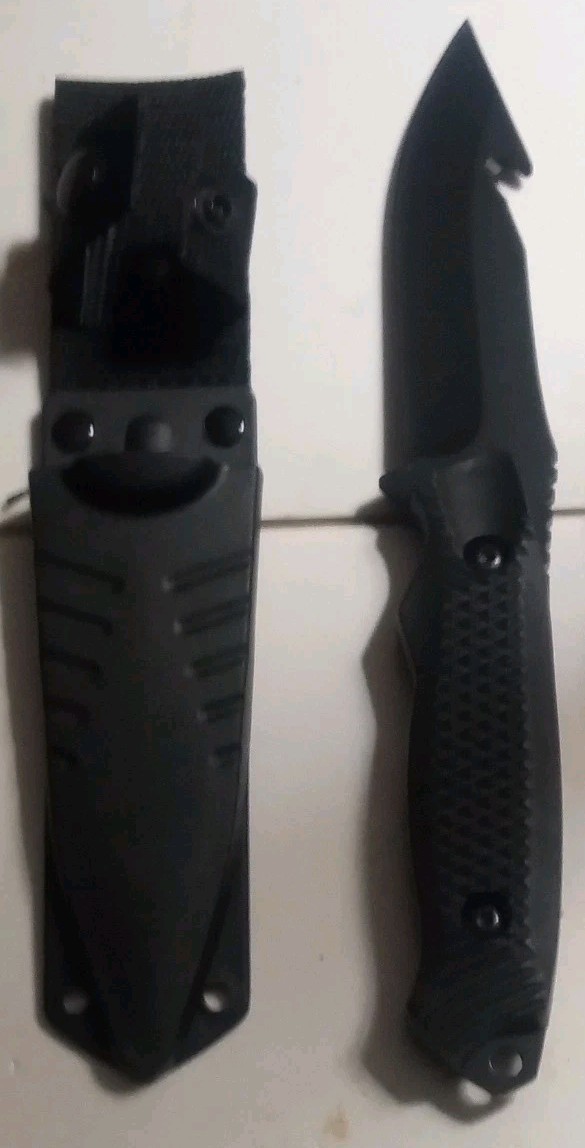 Vayou Hunting Knife W/ Gut Hook 8cr15 Hard Plastic Sheath Compact Sharp EDC Camp