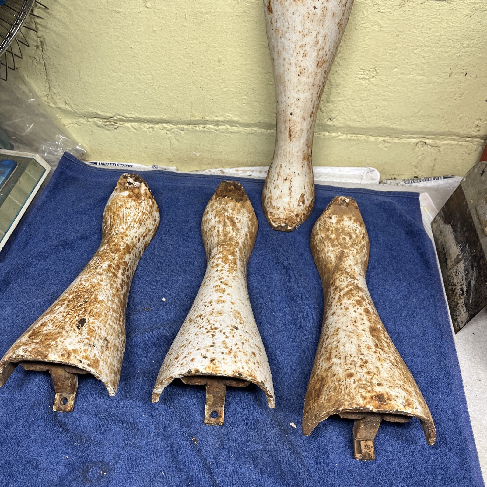 4 Antique Cast Iron Legs for Wood Coal Burn Pot Belly Stove Parlor Parts