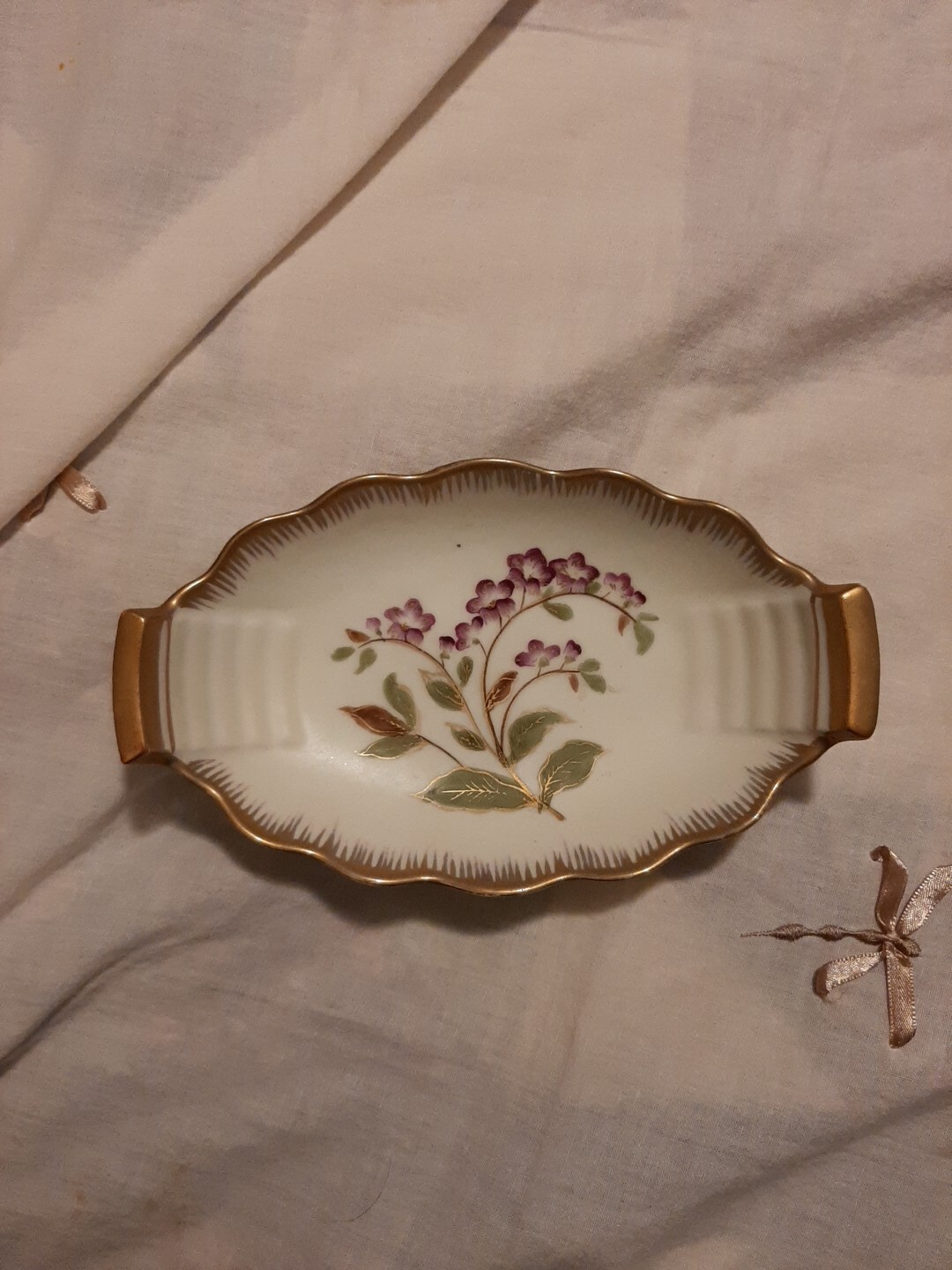 Porcelain Trinket Dish Gild/Cream Hand Painted G675 -7 5/8″ L 1920-1949