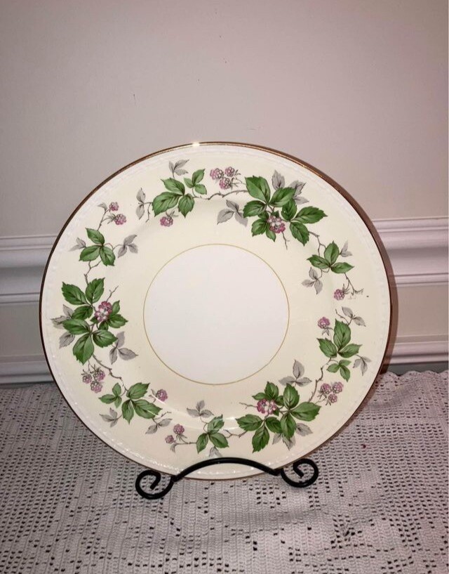 Greenbriar 9in Lunch Plate Homer Laughlin Eggshell Georgian Flowers And Berries