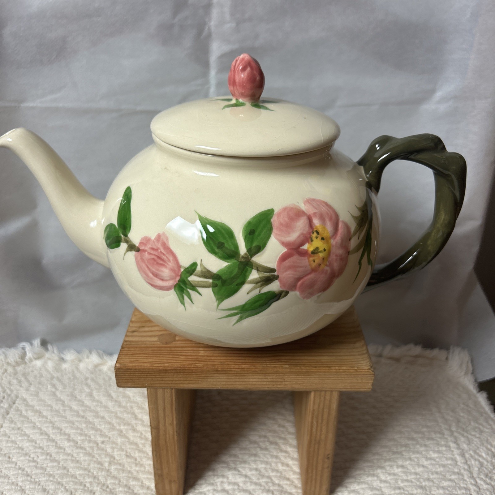 VINTAGE 1940’s-1950’s FRANCISCAN DESERT ROSE TEAPOT w/crazing Shown In Pictures