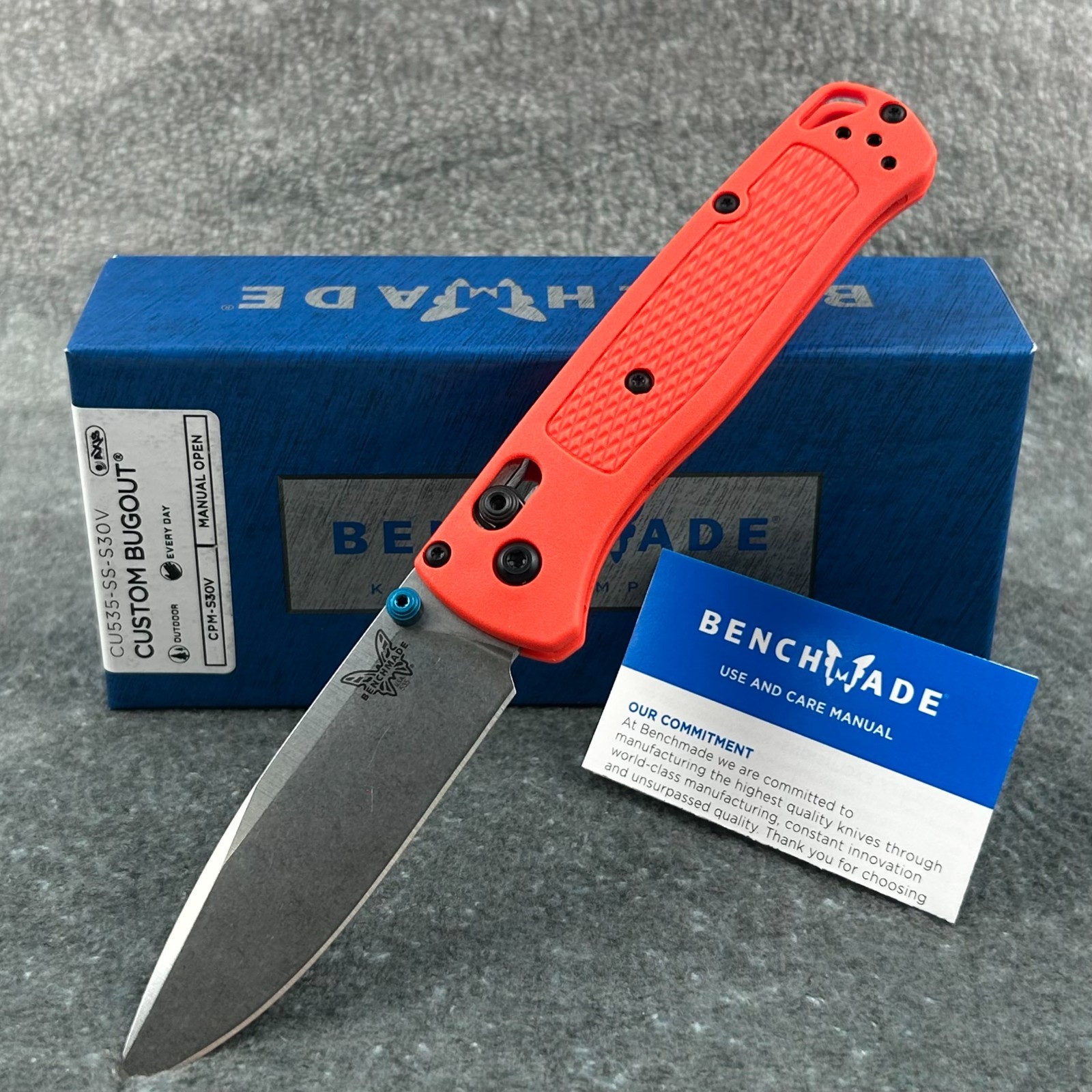 Benchmade-Bugout-(535)CPM-S30V-Steel Orange Grivory Handle Folding Knife