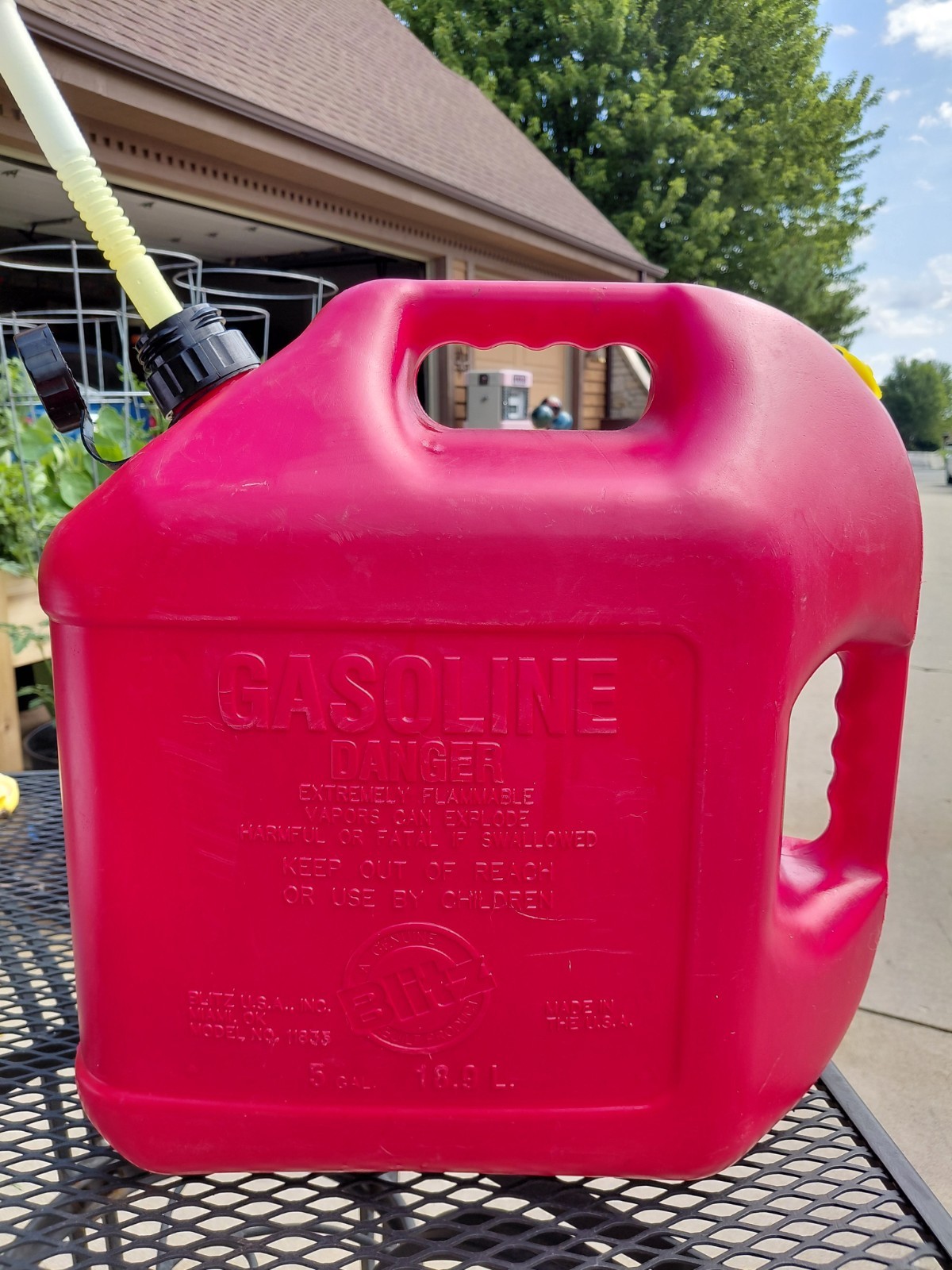 Vintage PreBan Vented Blitz Five (5) Gallon Gas Can Complete #11833 Ships FREE!