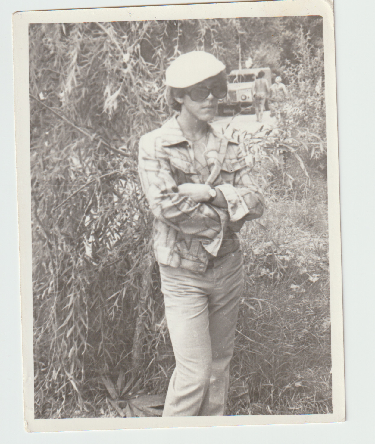 Photo Stylish dapper men dandy glasses hat cap odd fashion