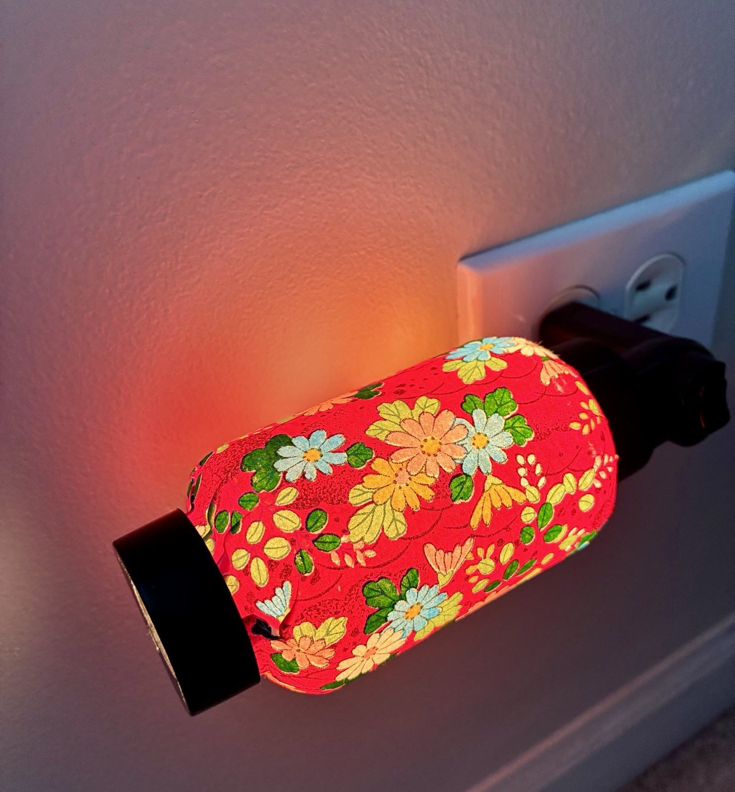 Japanese-Style Nightlight Wall Plug-In w/ On-Off Switch – Floral Design