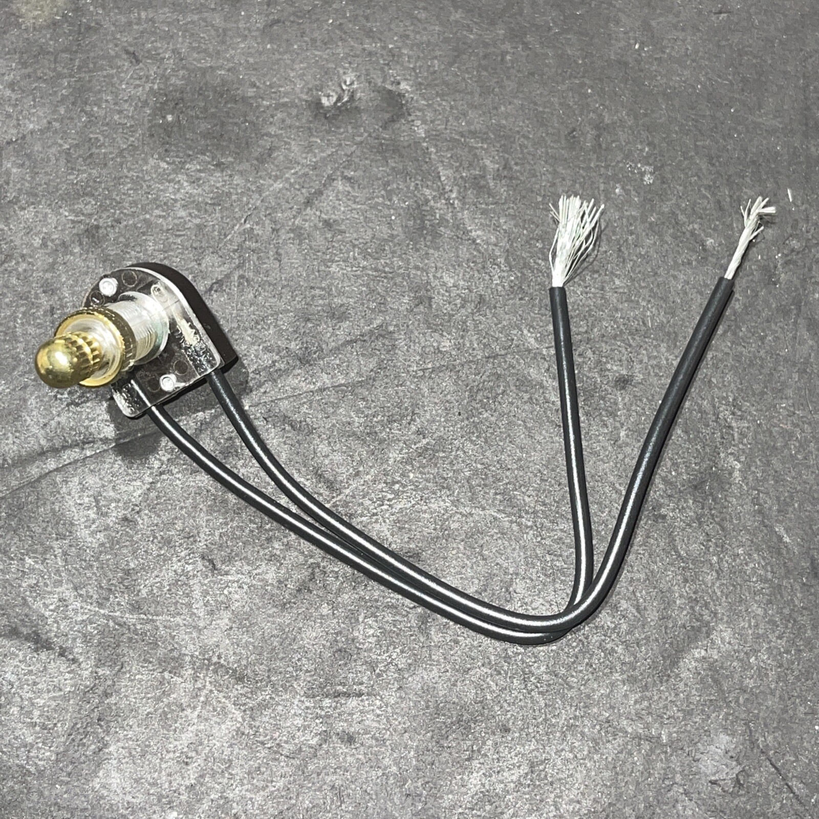 SINGLE CIRCUIT BRASS FINISH ROTARY CANOPY LAMP SWITCH 5/8 SHANK NEW OLD STOCK