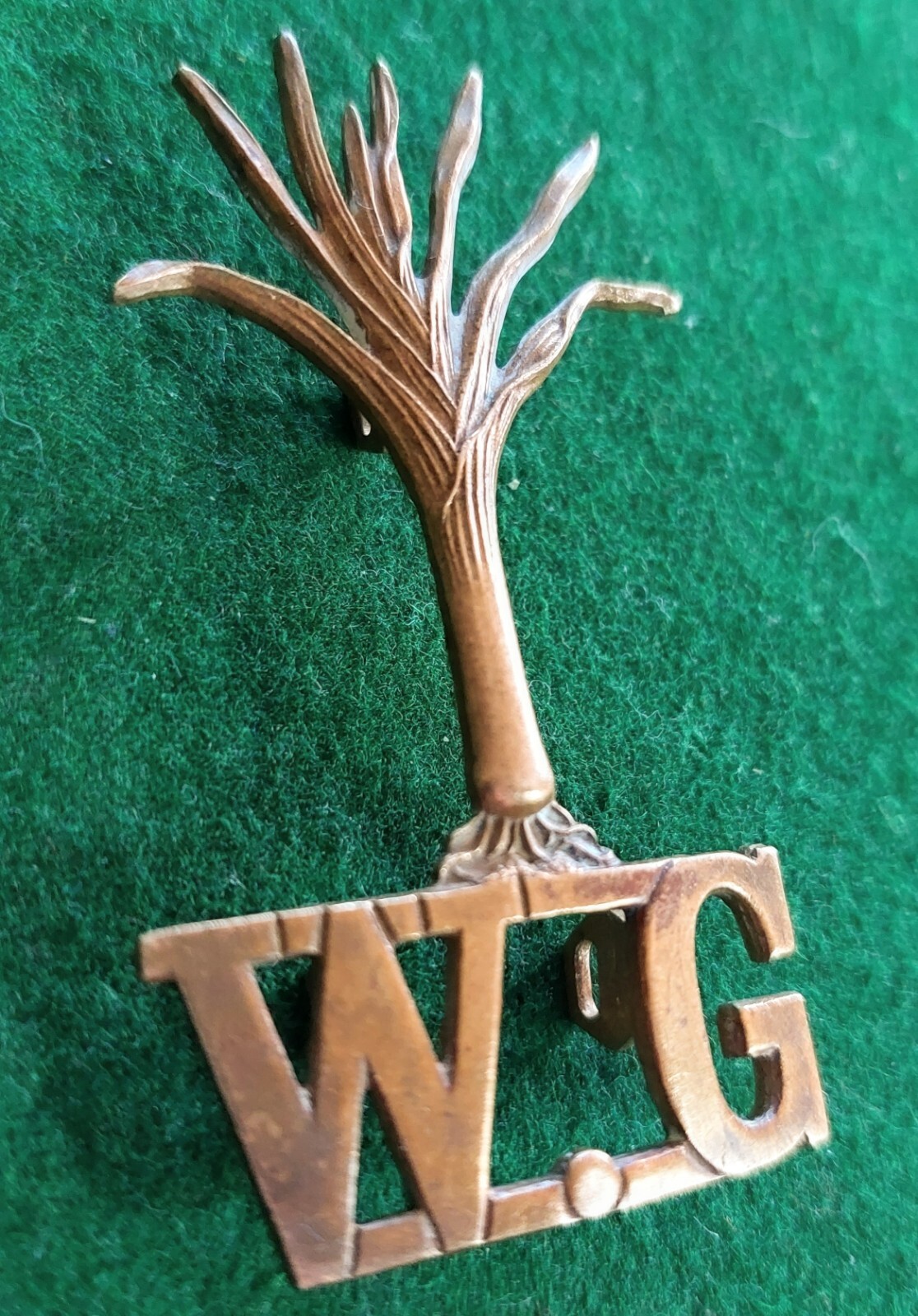 ORIGINAL WELSH GUARDS LARGE SHOULDER TITLE. SEE DESCRIPTION