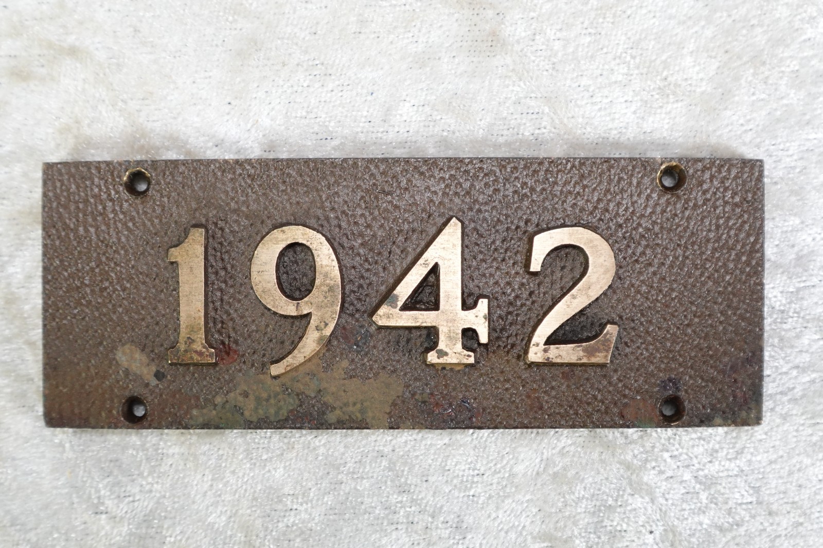 Vintage Bronze “1942” Date Plaque 4″ x 1.5″ Date Marker