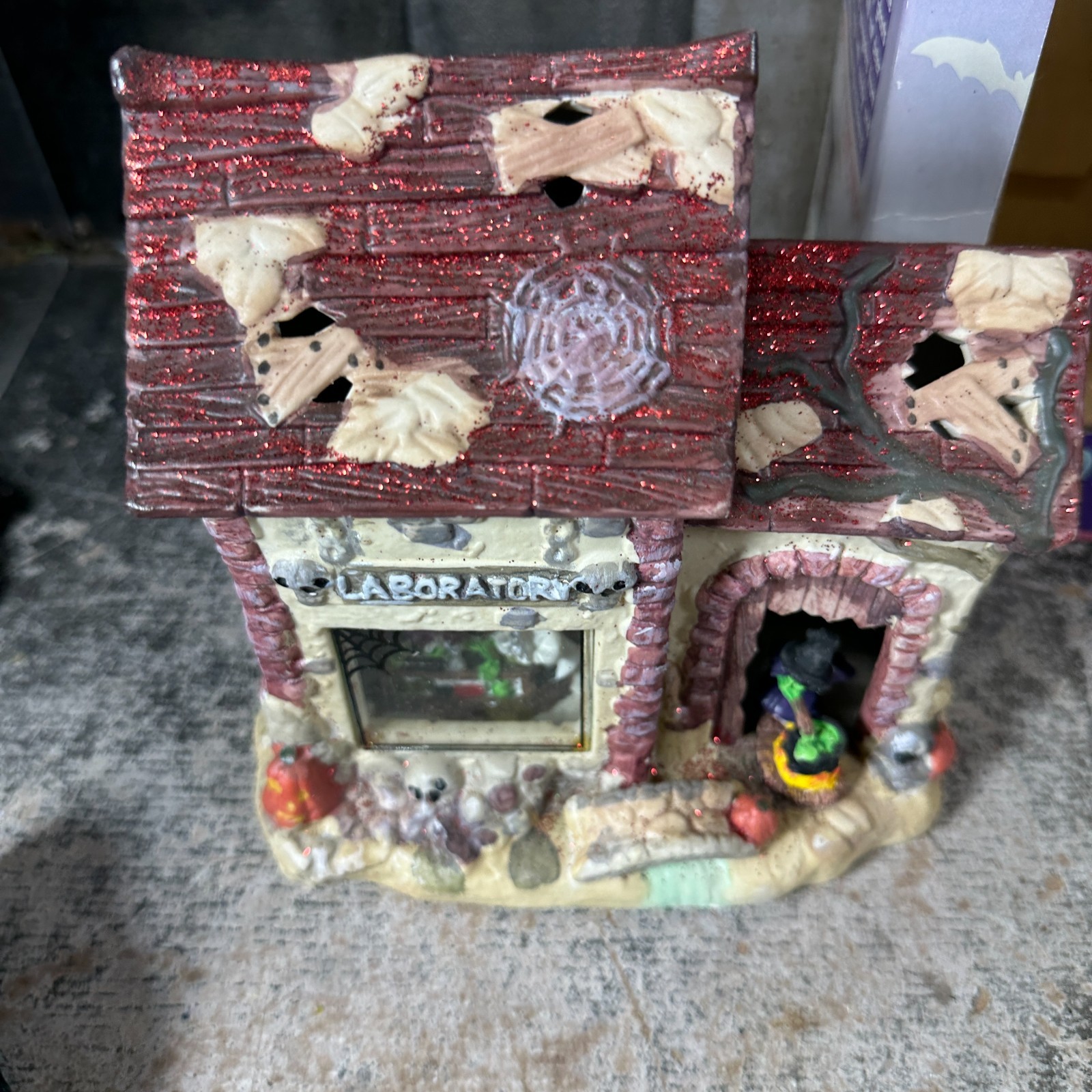 SPOOKYSIDE ESTATES HAUNTED LABORATORY GLITTER HALLOWEEN VILLAGE HOUSE