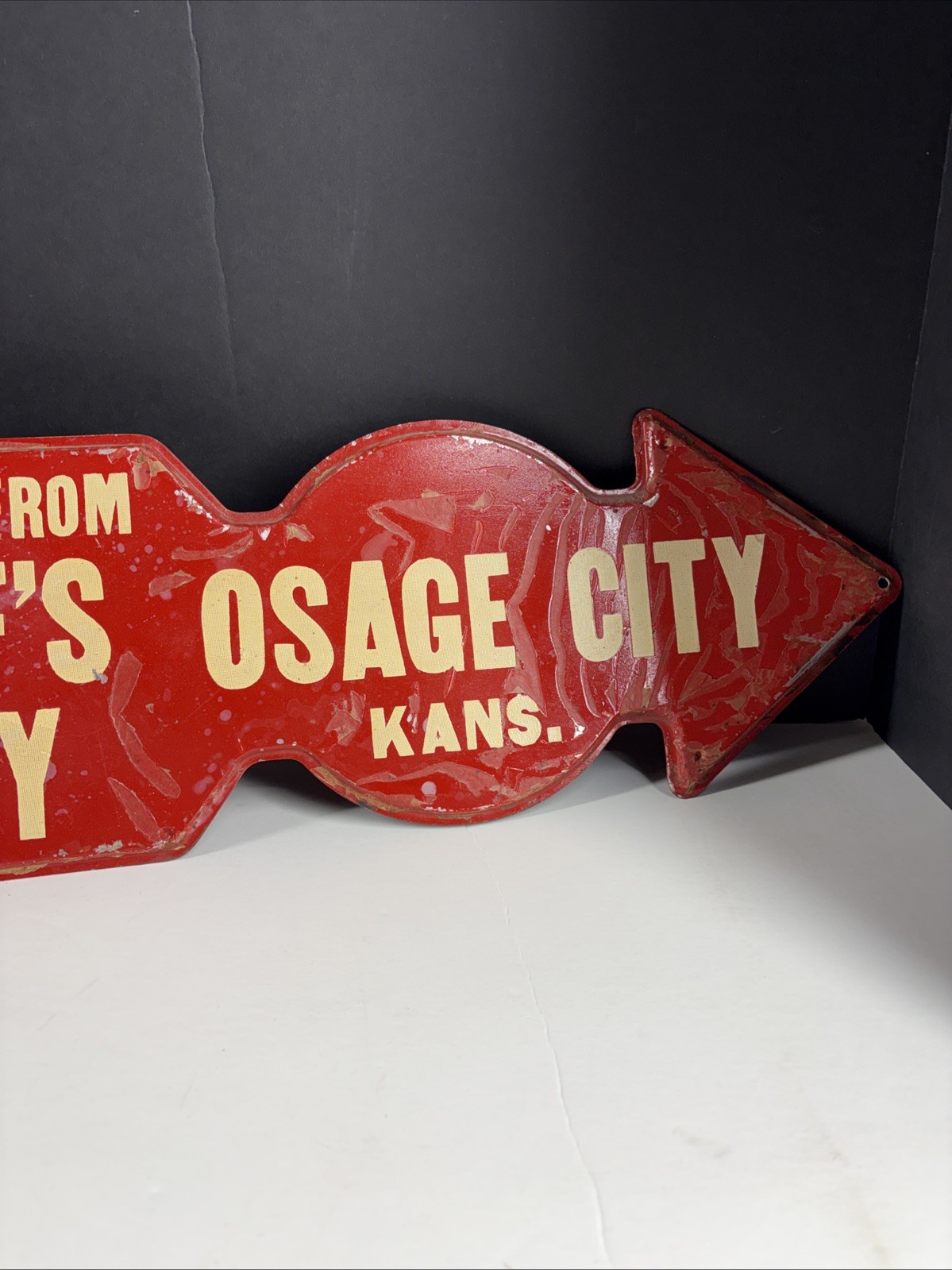 Vintage Steinhoff Hatchery Arrow Sign Osage City, Kansas