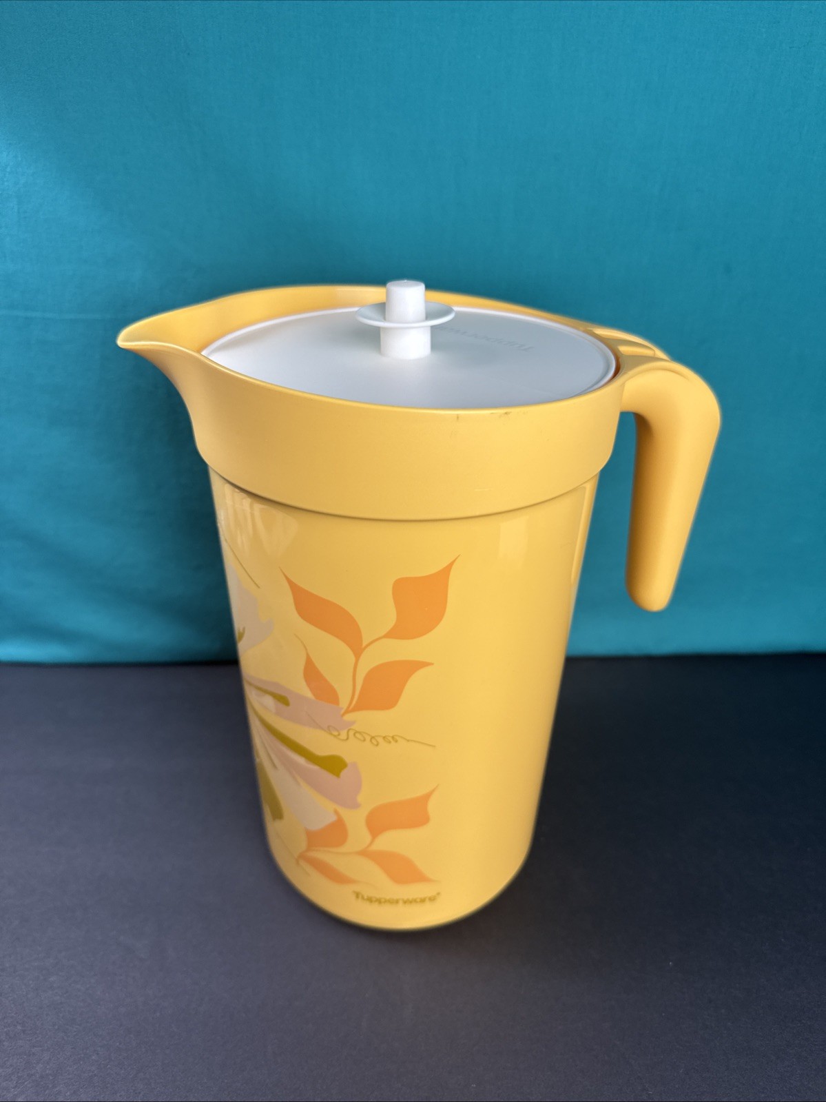 Tupperware Impressions Classic Push Button Pitcher 1gal /4qt Tropical Flower