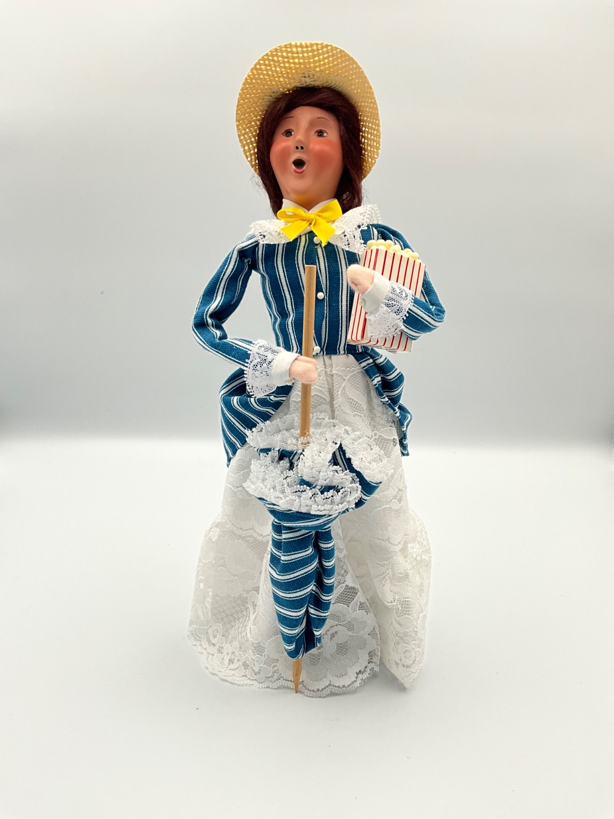 Byers Choice 2012 Popcorn Family Woman Mother w/ Parasol & Box of Popcorn HTF