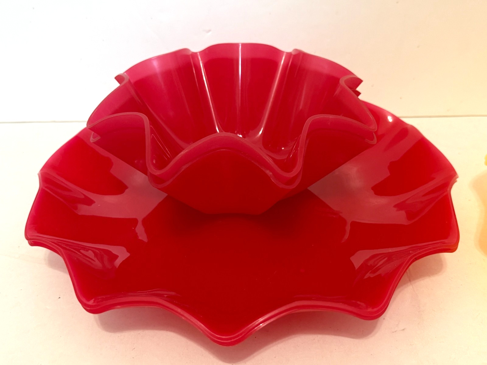 RARE Vintg TUPPERWARE WAVY RUFFLED Bowls Plates Set of 16 Red Orange Yellow Pink