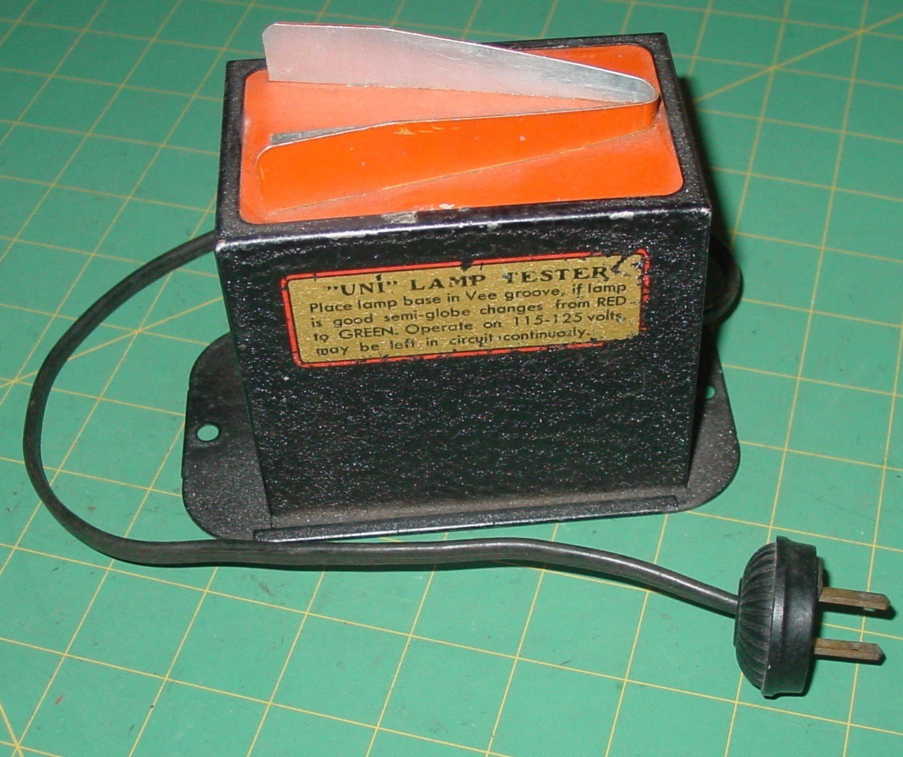 Vintage Light Bulb Tester “Uni” Lamp Quick Vee Groove Red To Green Indicator