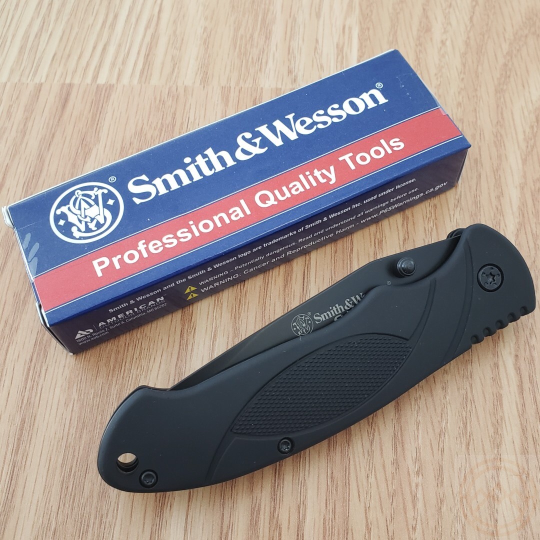 Smith & Wesson Extreme Ops Folding Knife 3.25″ Stainless Blade Rubber Handle A25