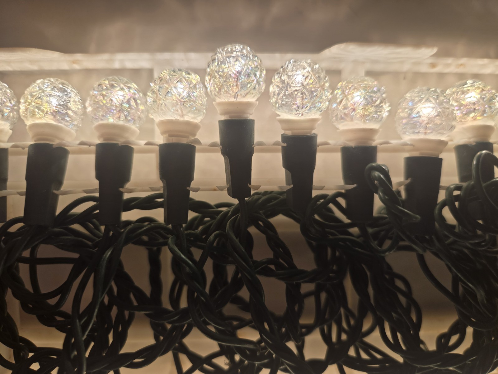 1992 Holiday Highlights Christmas Indoor Outdoor 70 Jewel Ball White Lights