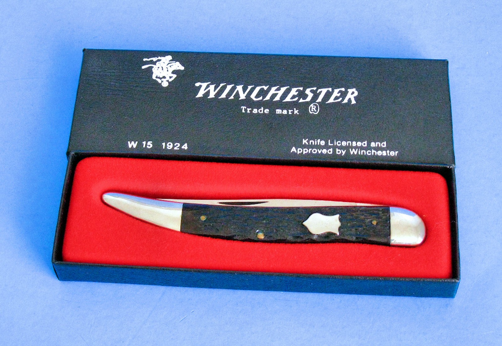 NEW IN BOX – 1987 Winchester W 15 1924 Jigged Dark Brown Medium Toothpick USA
