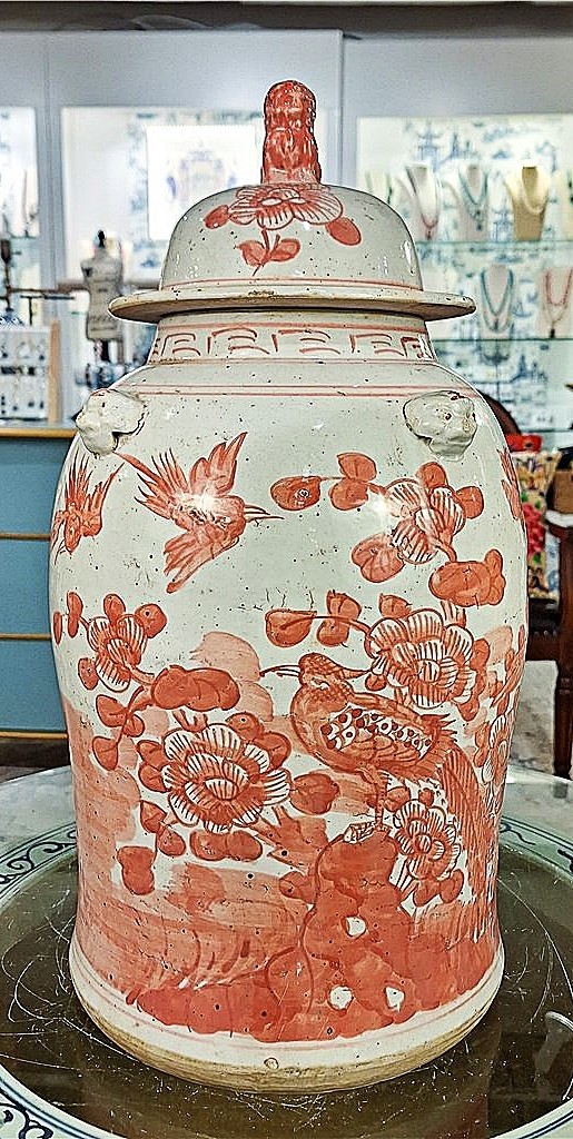 Light Red, White Porcelain Chinoiserie Temple Jar. Hand Painted. Foo Dog – 24″H