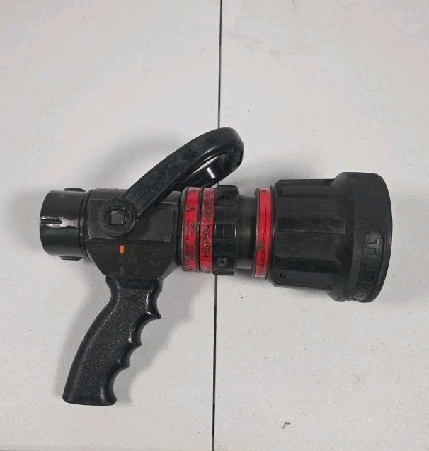 Akron Style 1723 Mid-Range Turbojet Fire Fighting Nozzle With Grip