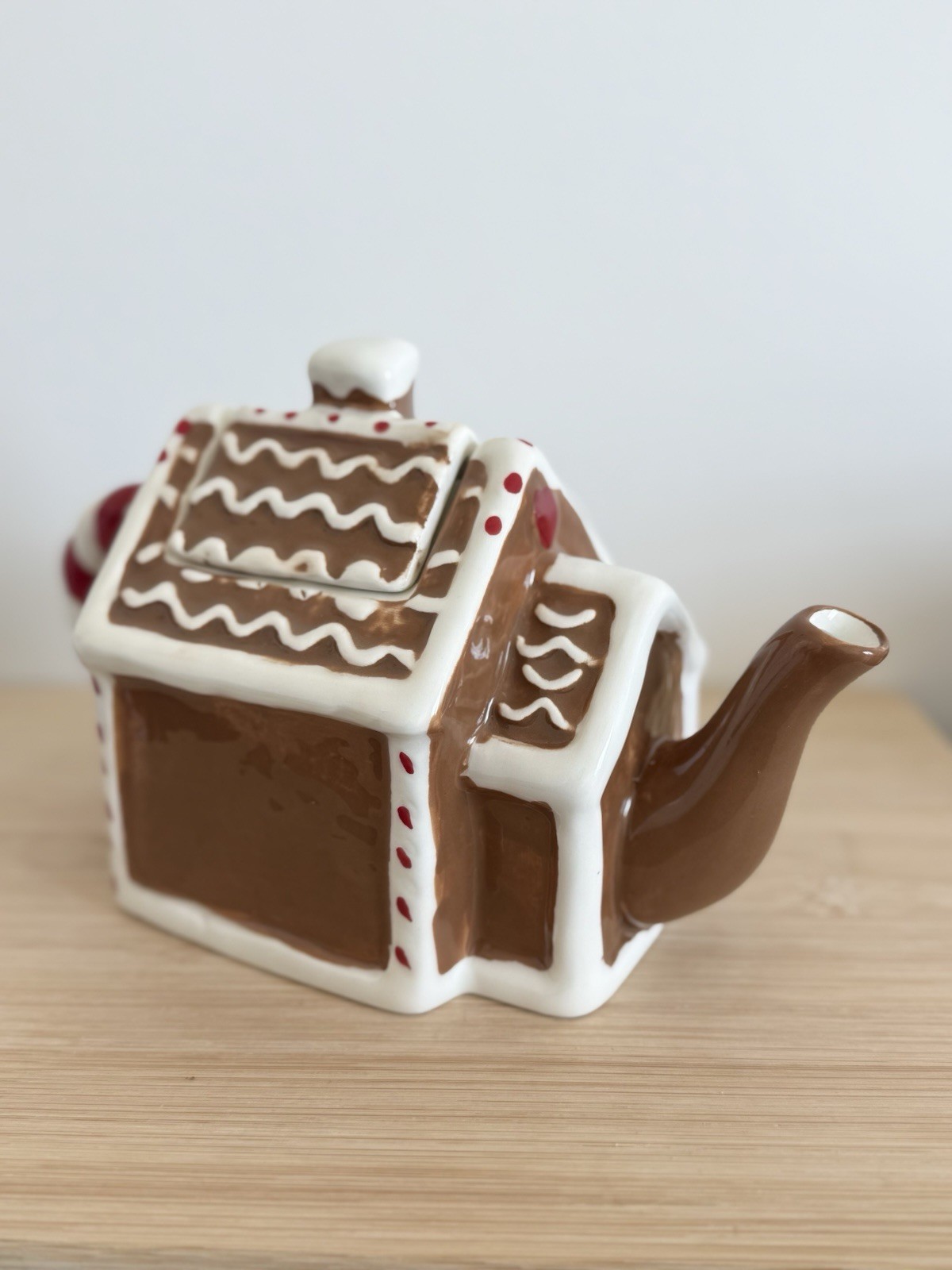 New! Gingerbread House Ceramic Tea Pot Christmas Decoration 9 in x 5 3/4 in