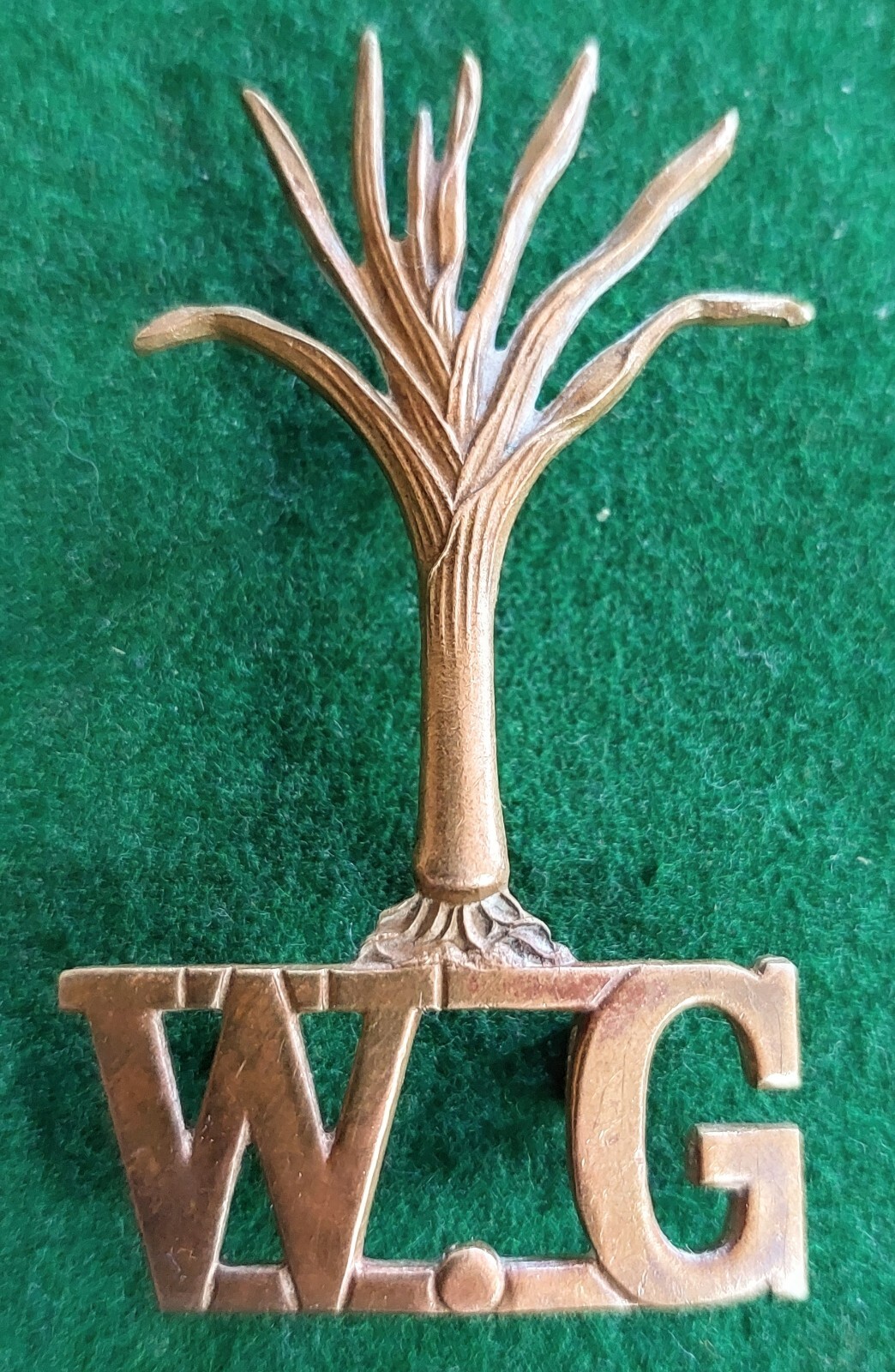ORIGINAL WELSH GUARDS LARGE SHOULDER TITLE. SEE DESCRIPTION
