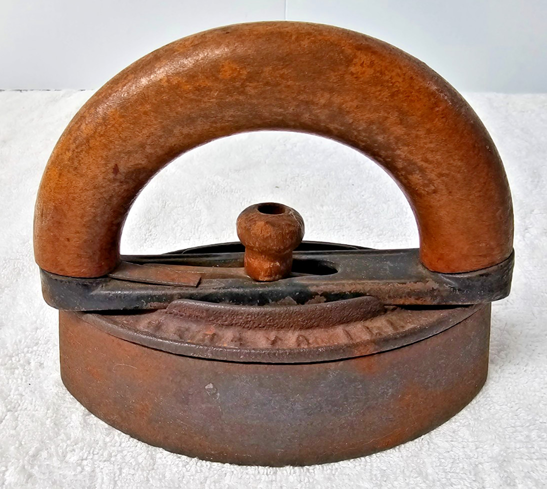 Antique WH Howell Co Geneva ILL Cast Iron Sad Iron Detachable Wood Handle