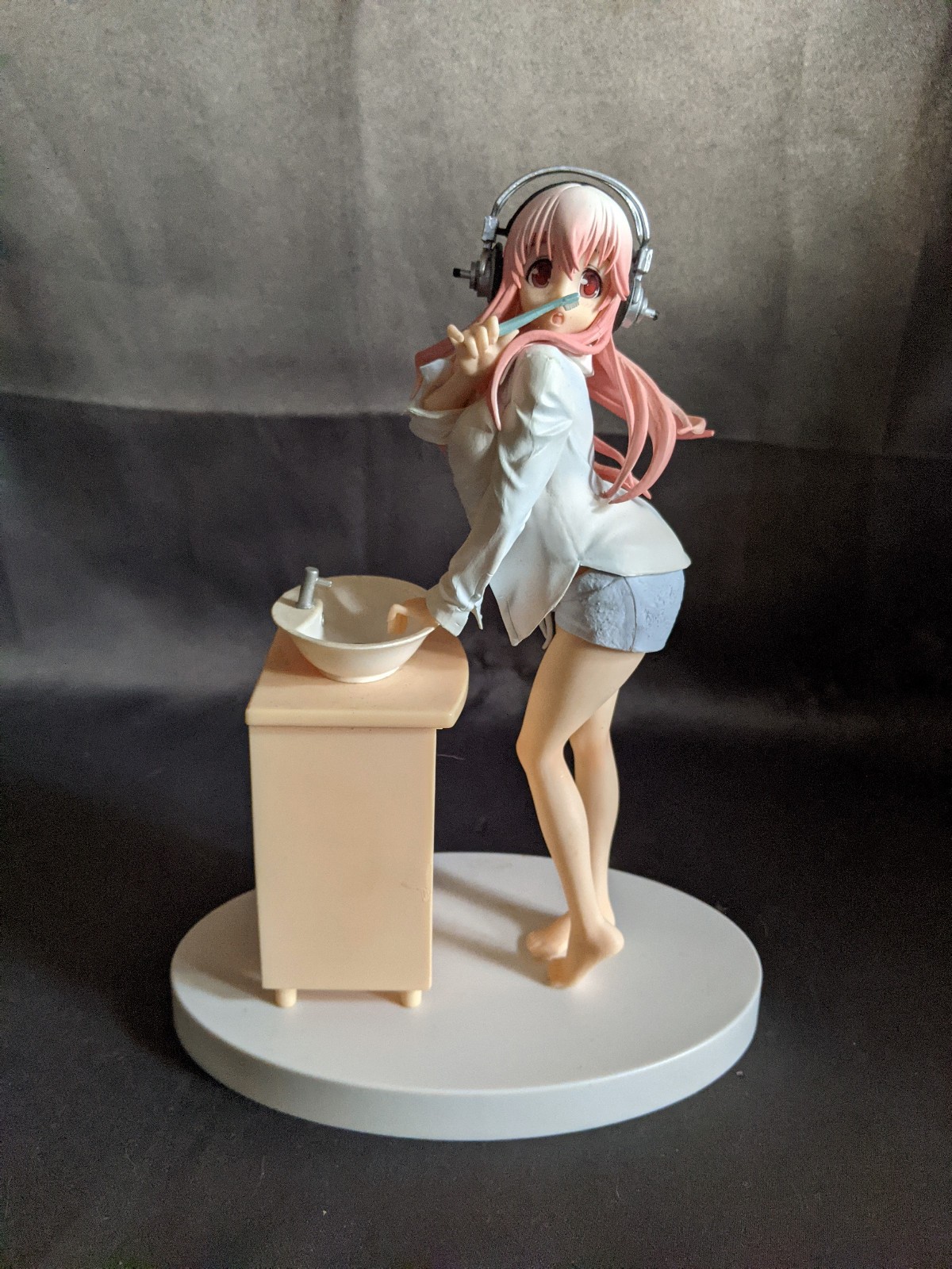 Super Sonico FuRyu Teeth Brushing Figure With Sink And Stand NO BOX