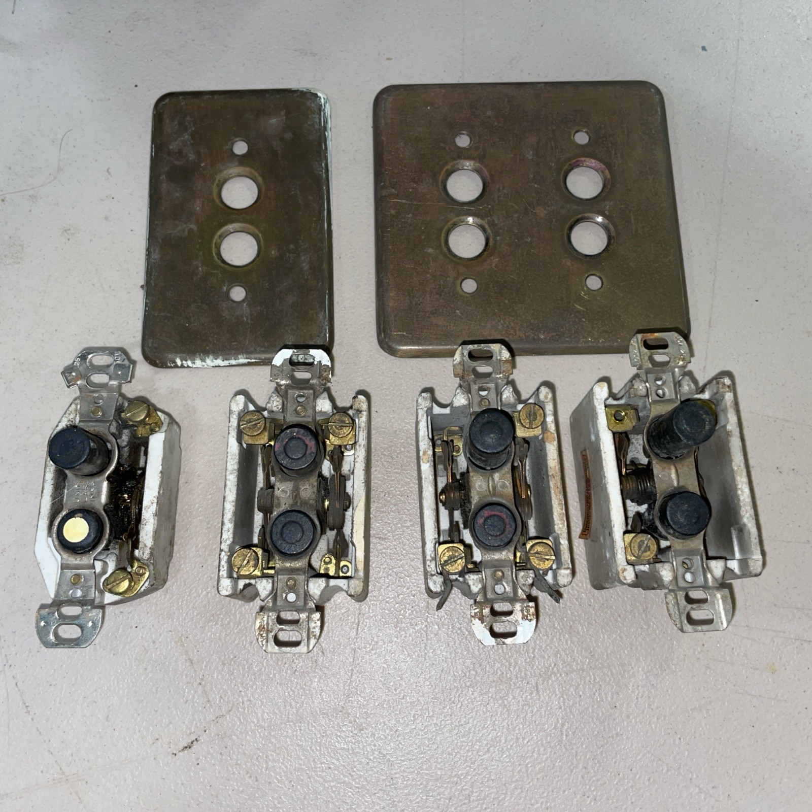 Lot 4 Porcelain & Brass Push Button Light Switches And 2 Brass Cover Plates 1903